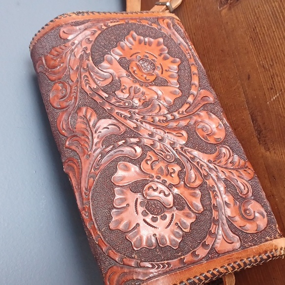Tooled purse - Picture 4 of 16